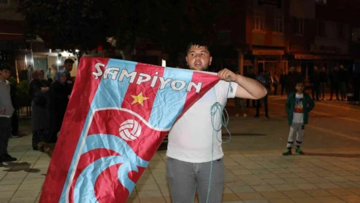 Amasya'da Trabzonspor taraftarlarının şampiyonluk kutlaması