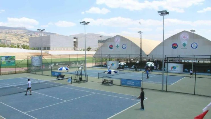 Anadolu Yıldızları Şırnak'ta teniste yarıştı