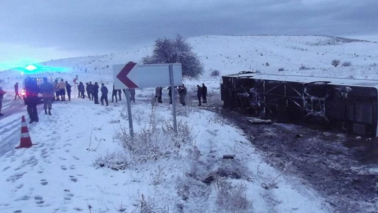 Ankara'da yolcu otobüsü devrildi: 18 yaralı