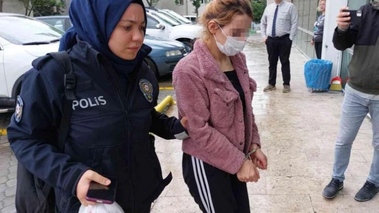 Annesini bıçaklayan kadını bıçakladı