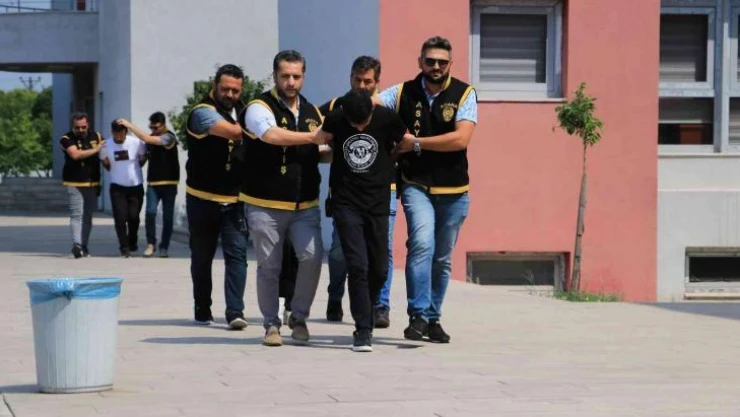 Annesini rahatsız eden kadının evine ateş etti tutuklandı