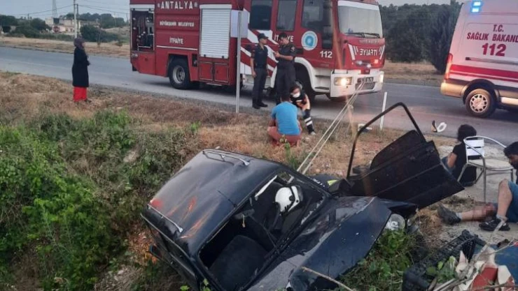 Antalya'da otomobil şarampole yuvarlandı: 5 yaralı
