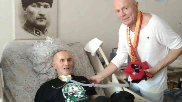 Antrenör Wolfgang Sandhowe, İlyas Tüfekçi'yi ziyaret etti