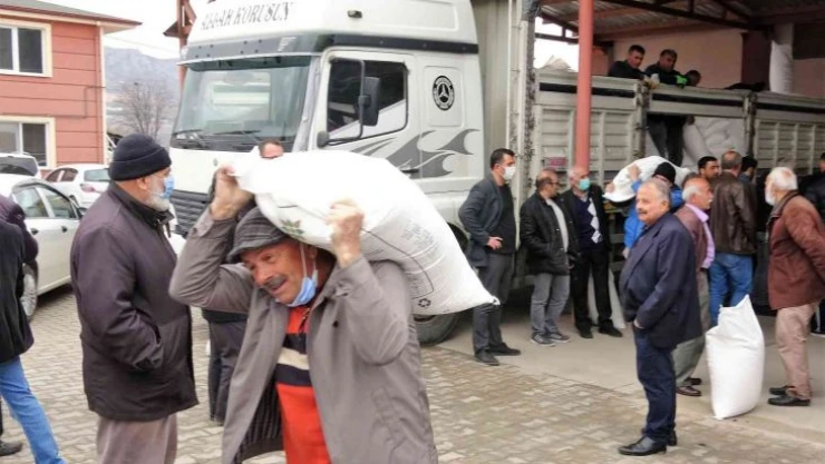 Arıcılara çuval çuval şeker dağıtıldı