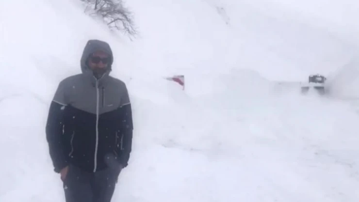 Artvin-Ardahan karayolu Sahara Dağı Geçidi'ne çığ düştü