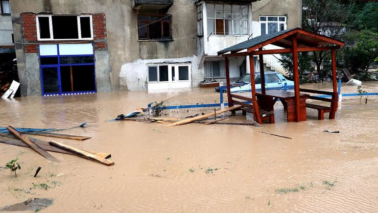 Artvin'de mahsur kalan 31 kişi tahliye edildi