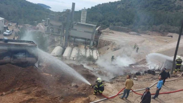 Asfalt malzemesi yüklü tankerdeki yangın söndürüldü