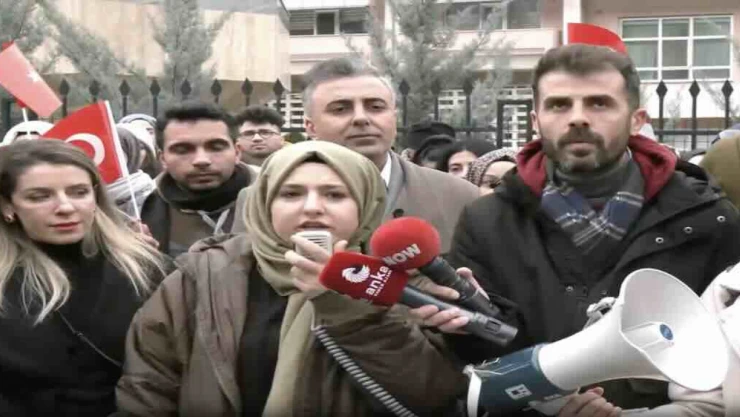 Atanamayan öğretmenler MEB önünde: Şiddetten ezilen sadece bedenlerimiz değil