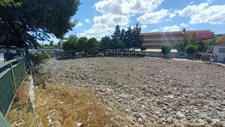 Avcılar'da bir günde yıktırılan cami 34 aydır yapılmayı bekliyor