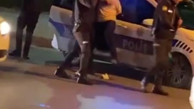 AVM'nin kapanış saatinde içeri girmeye çalıştı arbede yaşandı