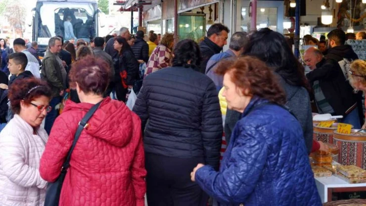 Aynı anda on binden fazla Bulgar akın etti, alışveriş yarışı izdihama dönüştü