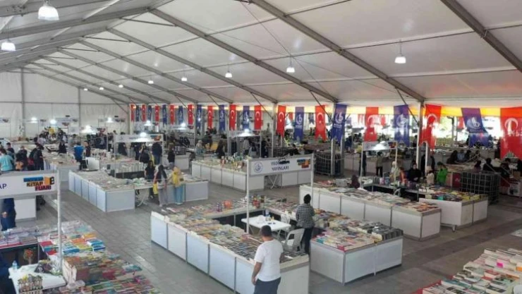 Bağcılar Kitap Fuarı'na çocuklardan yoğun ilgi