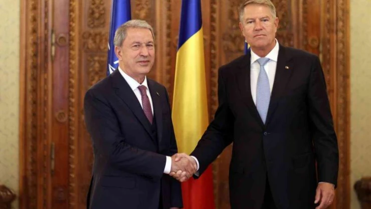 Bakan Akar, Romanya Cumhurbaşkanı Iohannis ile görüştü