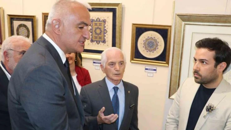 Bakan Ersoy, 21. Devlet Türk Sanatları Yarışması sergisini gezdi