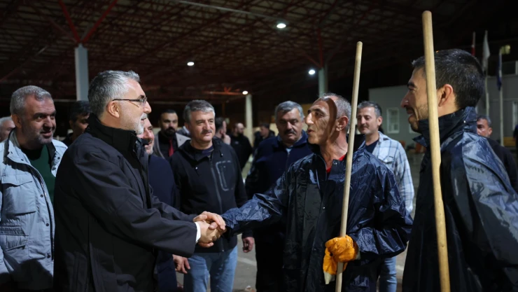 Bakan Işıkhan, 1 Mayıs'ı Sincan'da işçilerle karşıladı
