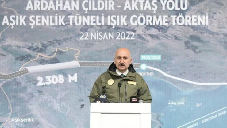 Bakan Karaismailoğlu, Aşık Şenlik Tüneli'ne son darbeyi vurdu, ışık göründü