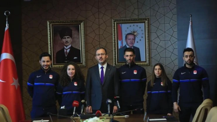 Bakan Kasapoğlu, olimpiyat sporcularıyla bir araya geldi