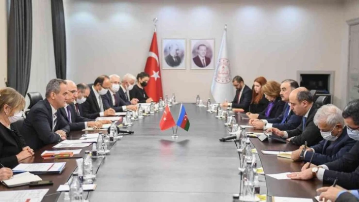 Bakan Özer, Azerbaycan Eğitim Bakanı Amrullayev ile bir araya geldi