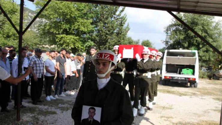 Balık tutmak için gittiği barajda boğulan uzman çavuş toprağa verildi