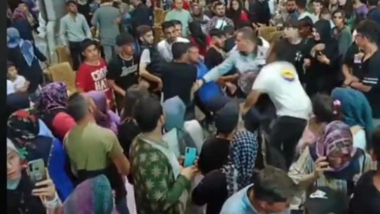 Başkent'te Hüseyin Kağıt konserinde çıkan kavgada 1 kişi yaralandı