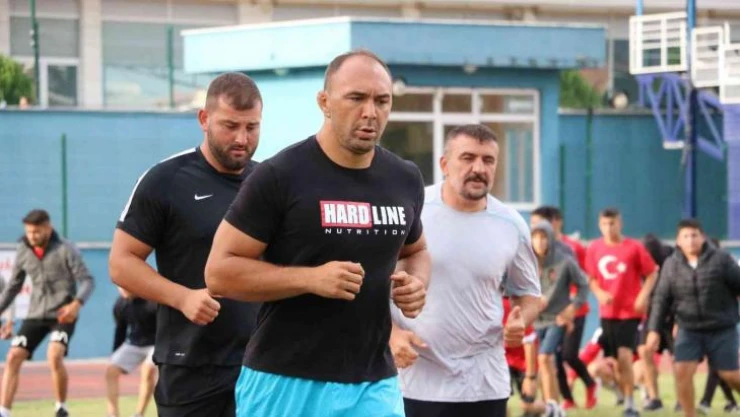 Başpehlivan Gürbüz, altın kemerin 'ebedi sahibi' olmak istiyor
