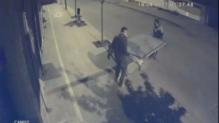 Batman'da hırsızlar bir iş yerine ait demir tezgahı çaldı