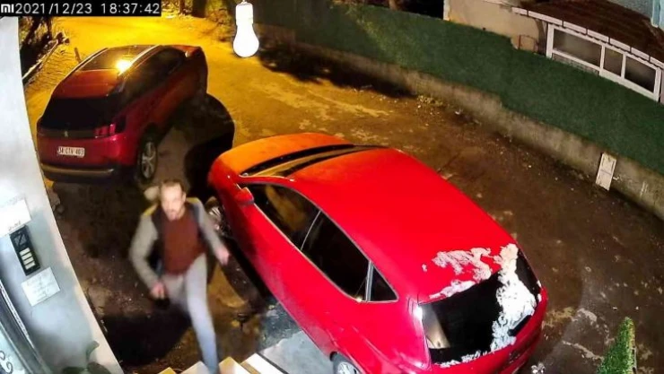 Beykoz'da 'arabayı neden buraya park ettin' dedi, komşusuna bıçakla saldırdı