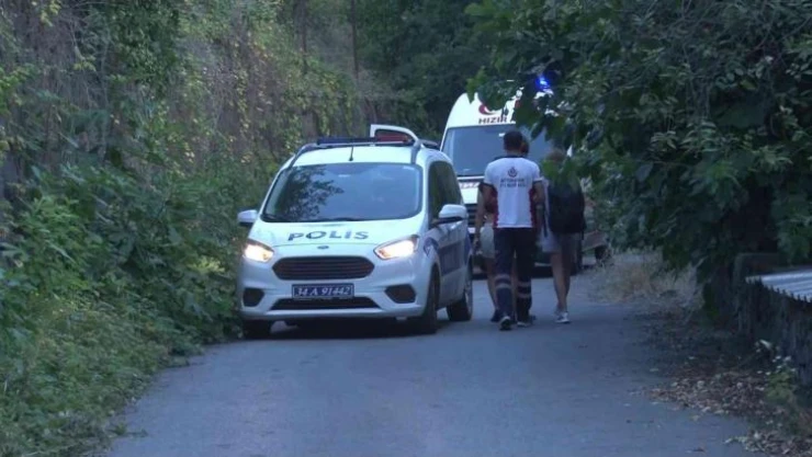Beykoz'da 2 katlı binanın çatısı alevlere teslim oldu