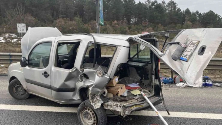 Beykoz'da arıza nedeniyle yol kenarına çekilen otomobile arkadan çarptı: 1 yaralı