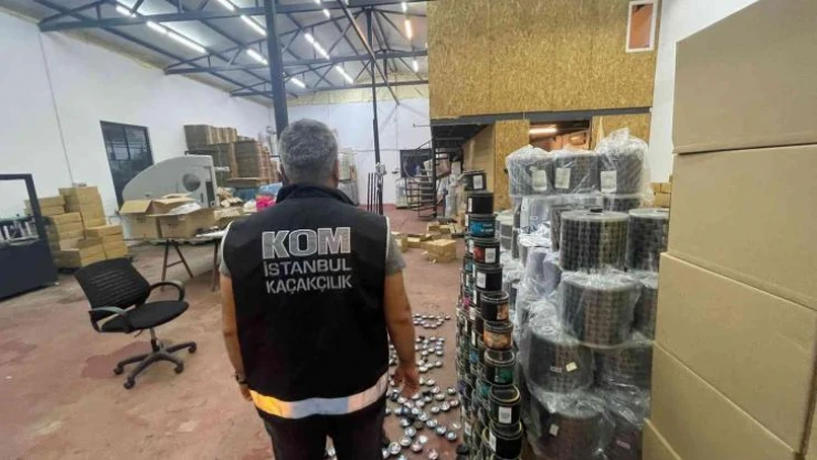 Beykoz'da kaçak tütün operasyonu: 1 ton 777 kg nargile tütünü ele geçirildi