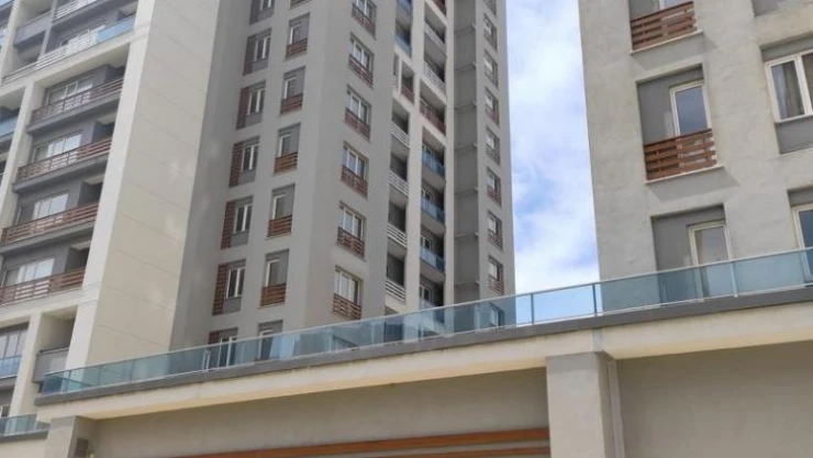 Beylikdüzü'nde yabancı uyruklu kadın, doğurduğu bebeği balkondan aşağıya attı