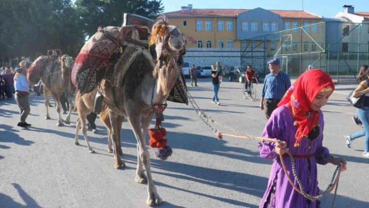 Beyşehir'de develerle temsili Yörük göçü canlandırıldı