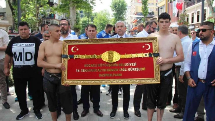 Bine yakın güreşçi 120 bin TL'lik altın kemer için ter dökecek