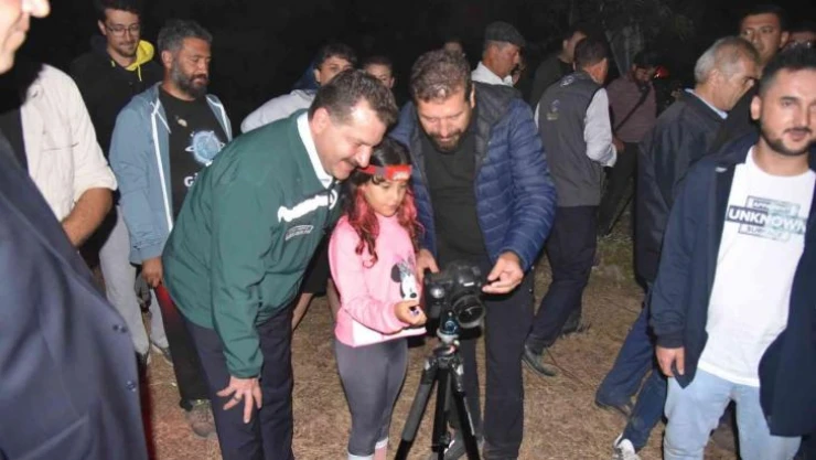 Binlerce kişi gökyüzünün muhteşem dansını izledi