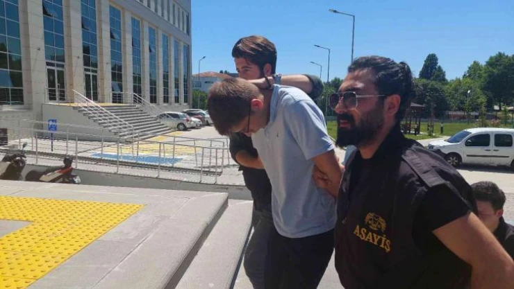 Bir hafta önce boşandığı eski eşini ve 3 yaşındaki oğlunu bıçaklayarak öldürdü