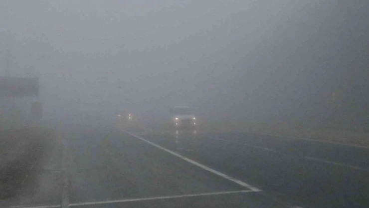 Bolu Dağı sisle kaplandı, görüş mesafesi 10 metreye düştü