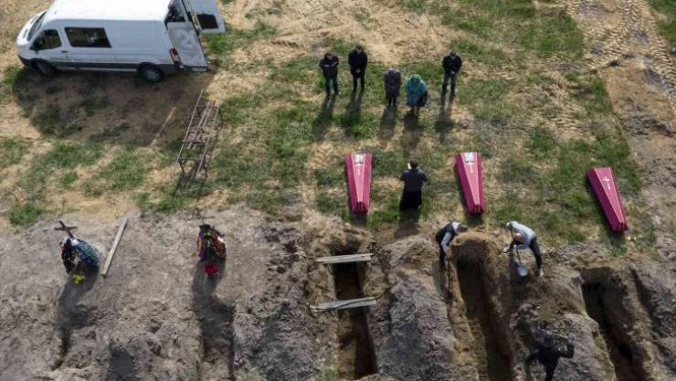 Bucha'da ölen siviller için cenaze töreni düzenlendi