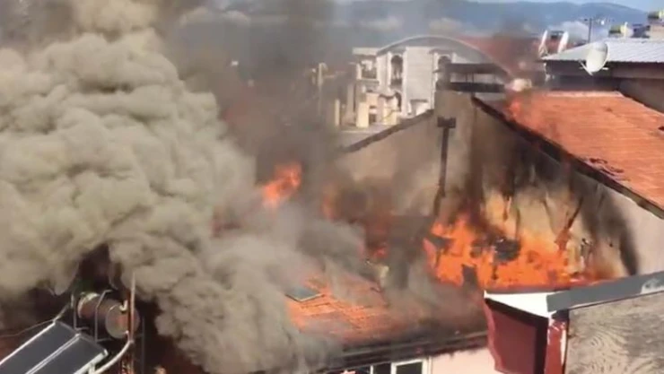 Burdur'da çatı katı yangını: 1 yaralı