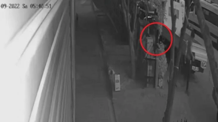 Bursa'da akü hırsızlığı kamerada