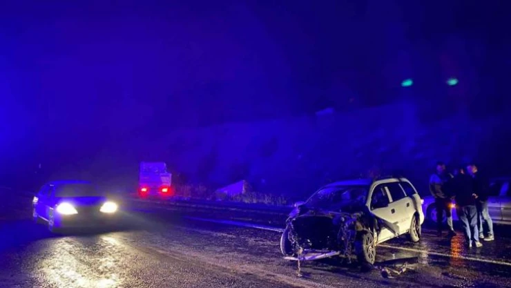 Bursa'da kamyon ile otomobil çarpıştı: 1 ölü