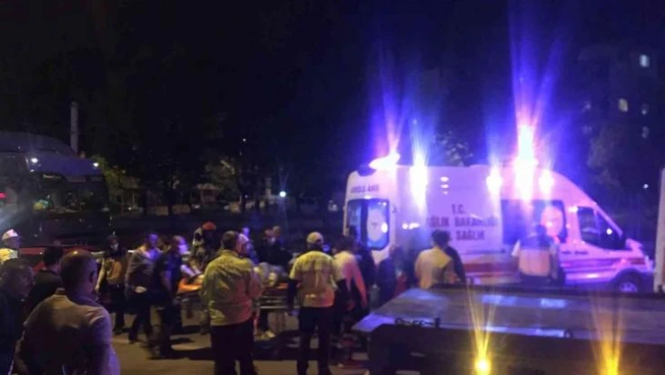 Bursa'da sıkışmalı kaza: 3 yaralı