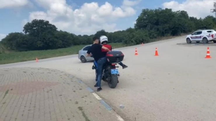 Bursa'da sınava geç kalan öğrenciyi jandarma motorize timi yetiştirdi
