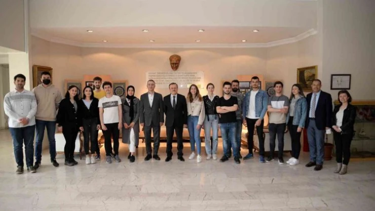 Bursa iş dünyası gençlere sahip çıkmaya devam ediyor