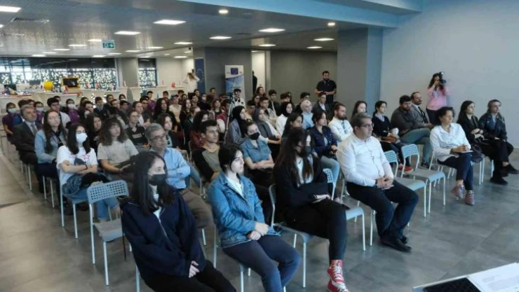 Bursalı gençler, Avrupa Günü'nde uzayı keşfetti