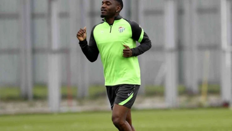 Bursaspor'da kadro dışı kalan Bifouma'dan açıklama geldi