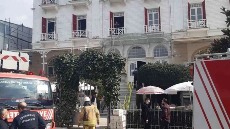 Büyükada'da tarihi otelde yangın paniği