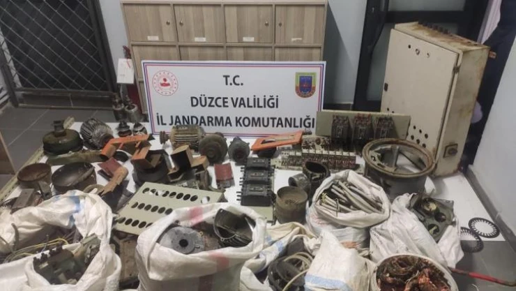 Çaldığı malzemeler evinden çıktı