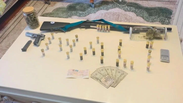 Çaldıkları çeklerle dolandırıcılık yapan şebekeye yönelik İstanbul merkezli 13 ilde operasyon başlatıldı. 59 şüphelinin yakalanması için başlatılan operasyonda çok sayıda dolandırıcının gözaltına alındığı belirtildi.
