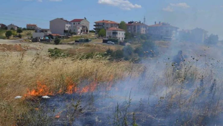 Cam kırıkları anız yangınına neden oldu