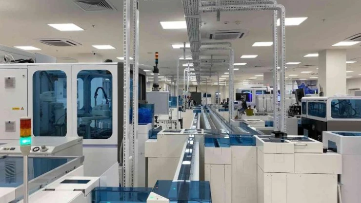 Çam ve Sakura Şehir Hastanesi'nde ayda 2 milyona yakın test sonuçlandırılıyor